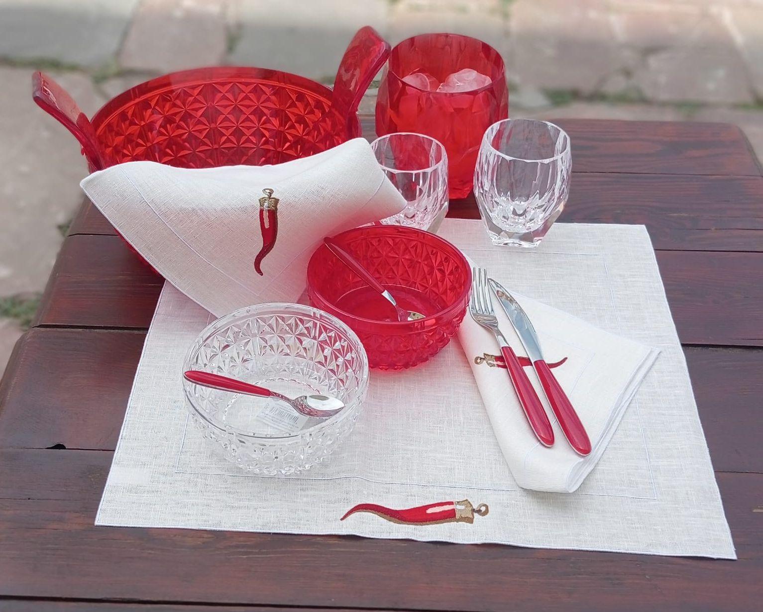 Marika De Paola - Set 1 Tovaglietta in puro lino cerato con 1 tovagliolo abbinato - Motivo: Cornetto Rosso - MARIKA DE PAOLA - HOME DECOR